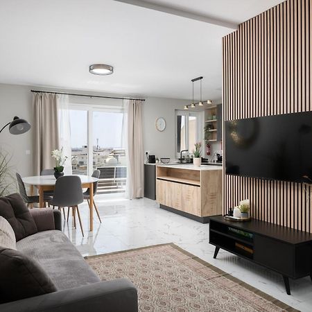 Modern 2Br Cosy Apartment With Large Terrace - Close To Manoel Island & Tigne Shopping Mall Sliema Kültér fotó